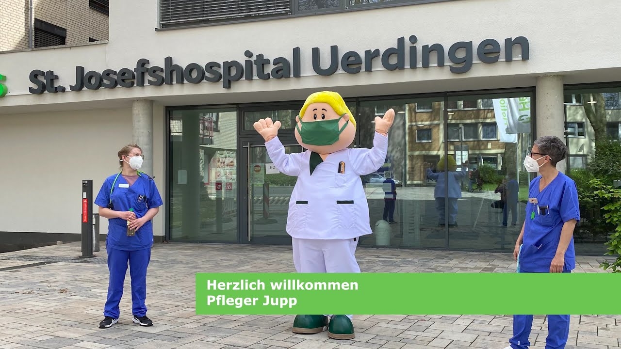 Jupp signs his employment contract