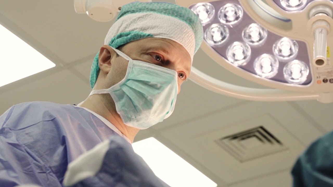CLINICUS plastic surgeon dr. Rock Bagdon undergoes surgery