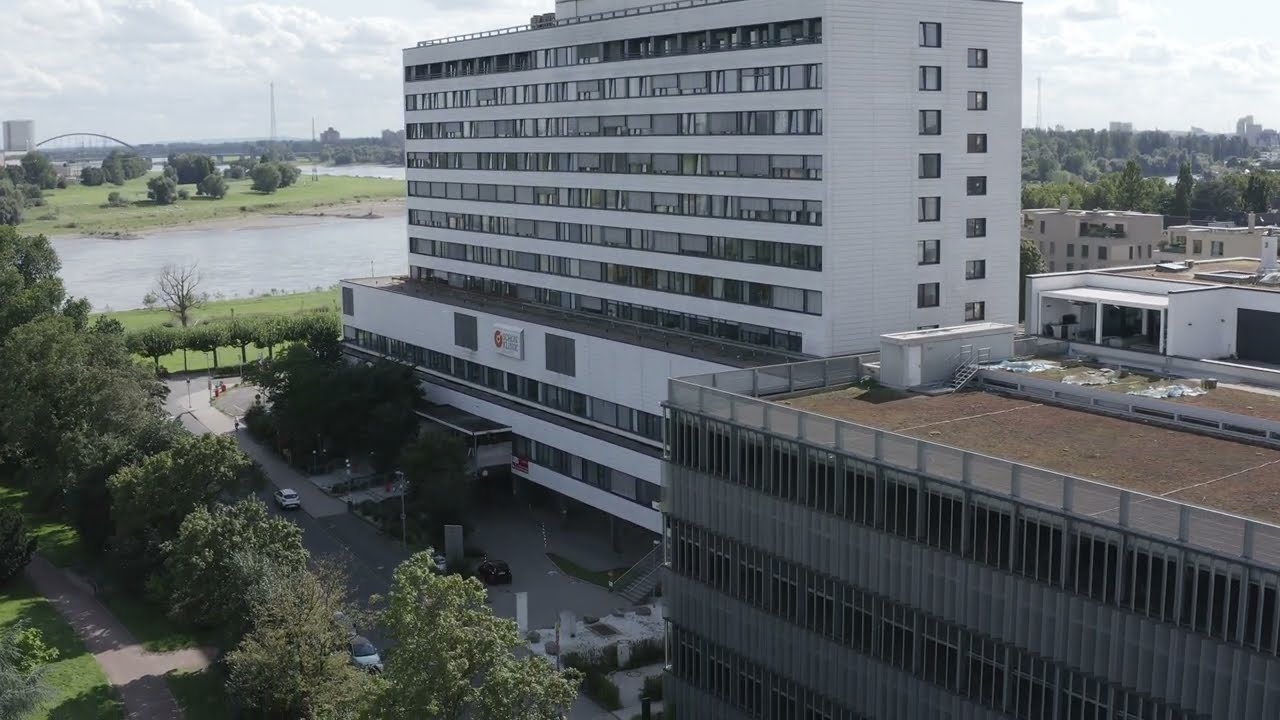 The former Domenicus Hospital in Düsseldorf-Heerdt, now Schön-Klinik, right on the banks of the Rhine.