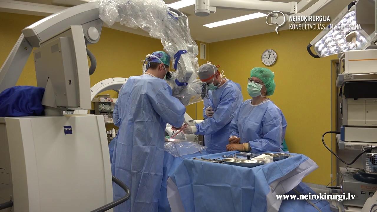 Neurosurgeons Šlēziņš and Mikijanskis about spinal disc herniation surgery