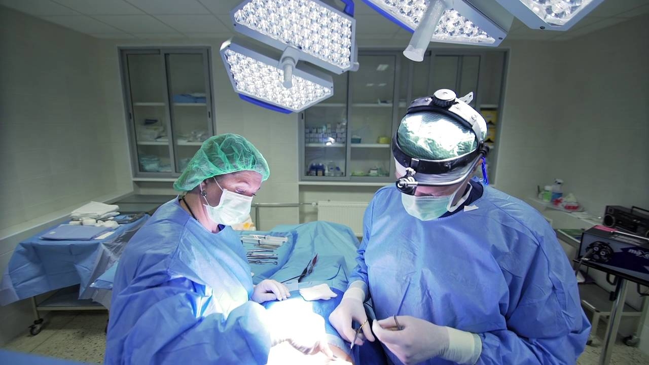 CLINICUS surgeons about breast augmentation surgery