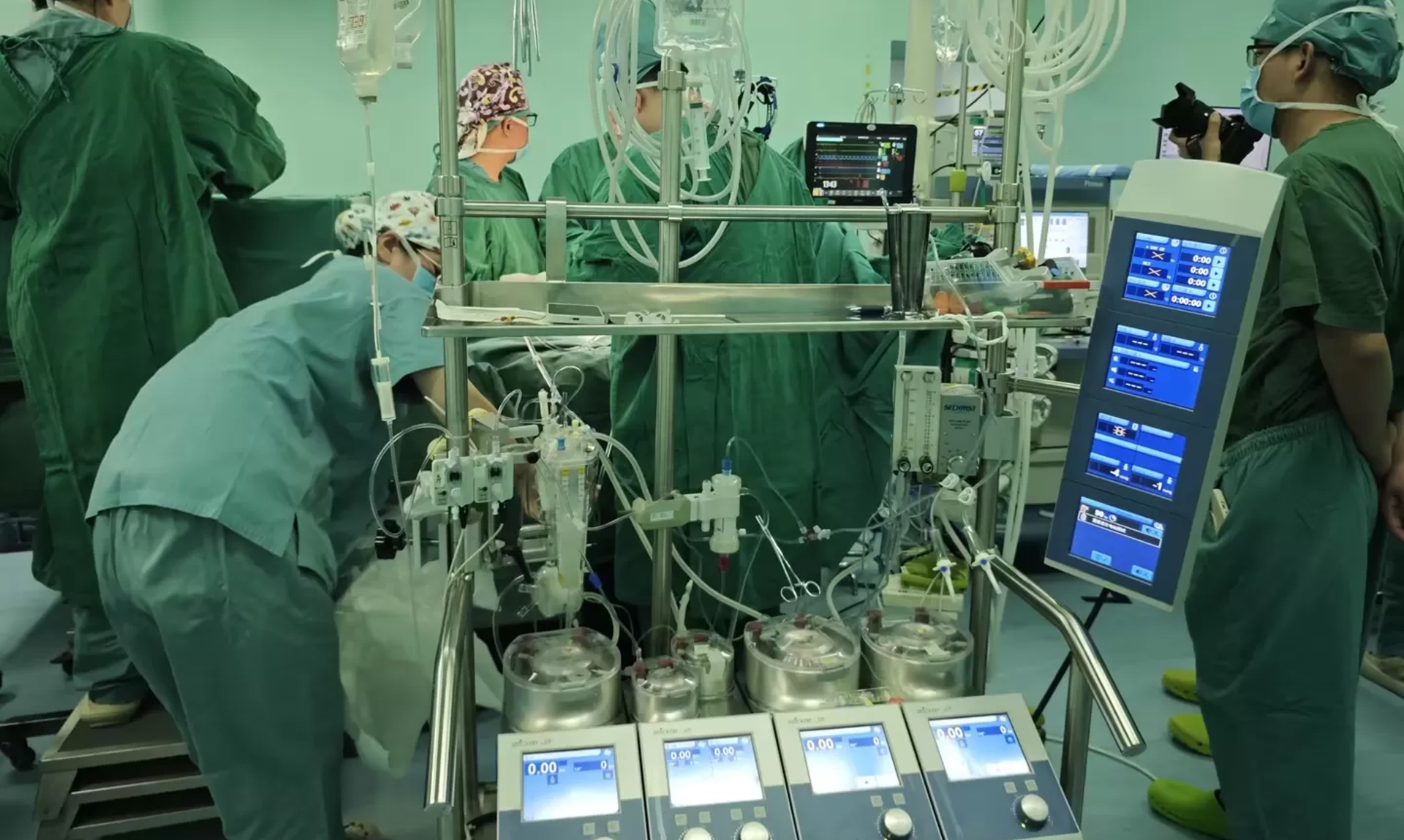 Extracting a Tumor from a Beating Heart! Beijing Jingdu Children's Hospital Performs a World-Class Tumor Surgery image