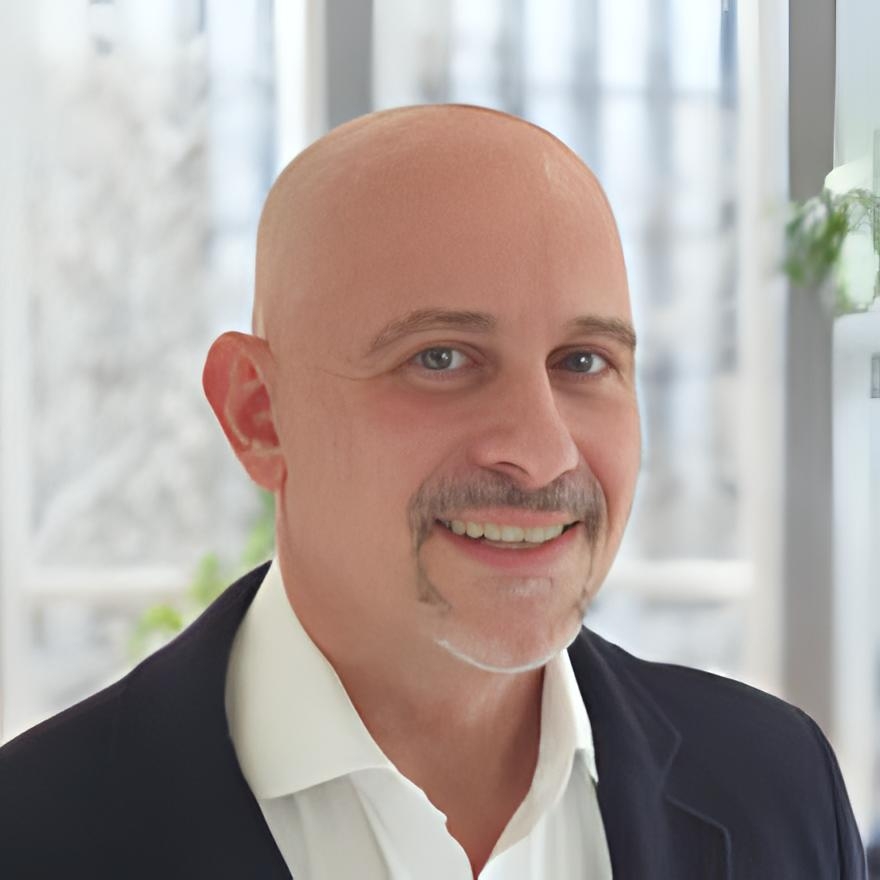 Dr. med. Kourosh Peterhansl