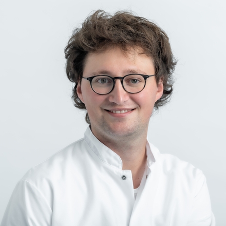 Dr. Julian Petzold