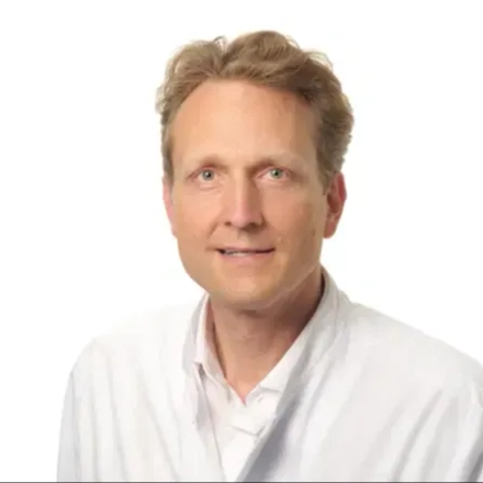 Prof. Dr. med. Lars Lindner, PhD